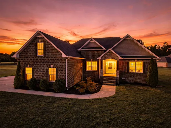 1043 Founders Ln, Portland, TN 37148