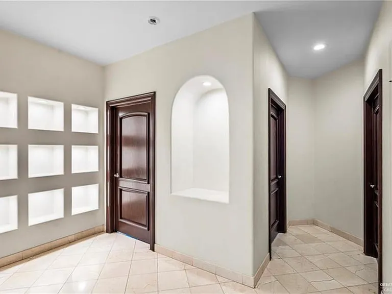4202 San Efrain — Photo 15
