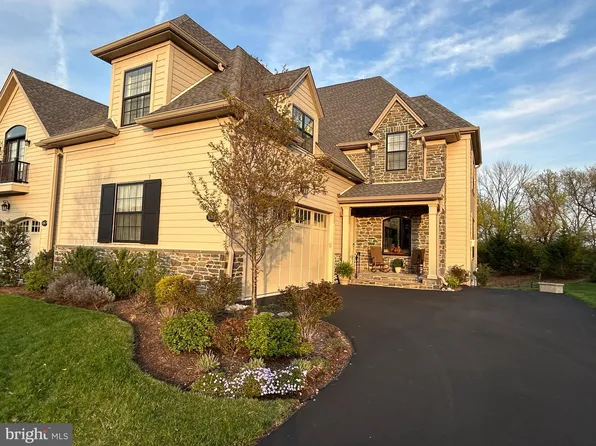 6098 Creekside Dr, Flourtown, PA 19031