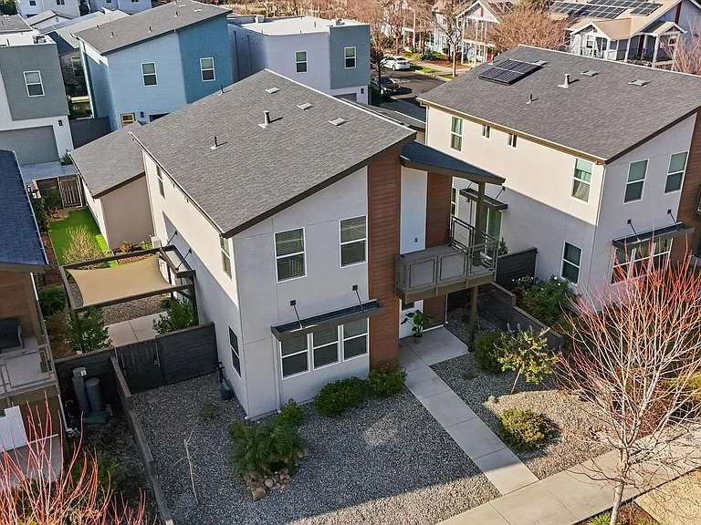 1802 Notre Dame Blvd — Photo 37