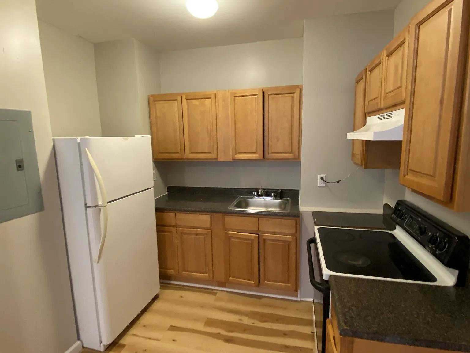 270 Sigourney and 114, 116 Ashley Street - 4E — Photo 2