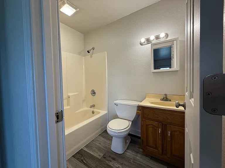 304 S Jefferson St #D — Photo 7