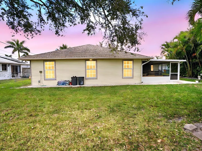 2304 SE 8th Ter — Photo 9