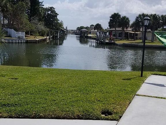 3rd image of 340 Palm Cir