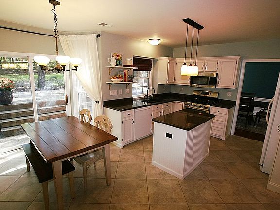 4th image of 4131 Beauvista Dr