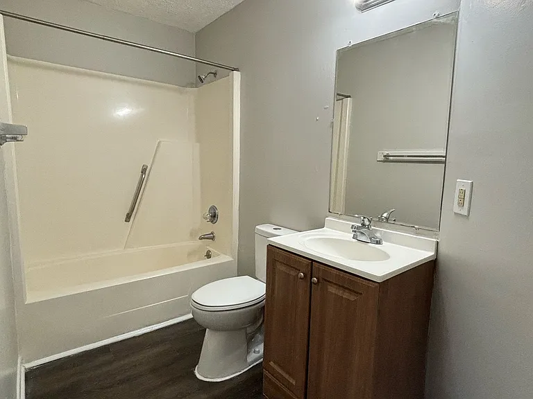 1122 Southwood Dr #4 — Photo 11