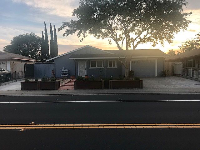 1st image of 15611 Cambridge Dr