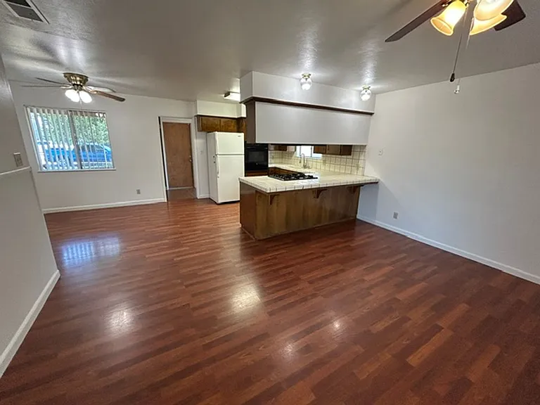 2704 W Whitendale Ave — Photo 8