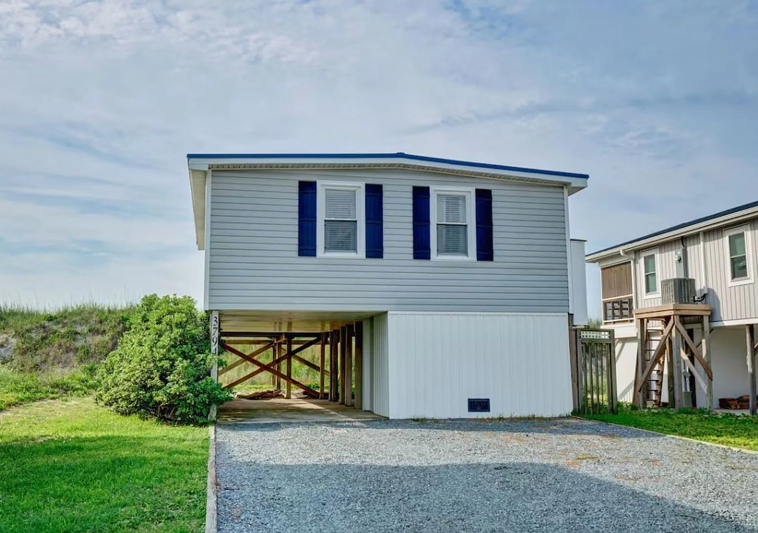 2 Bedroom, Pet Friendly, Ocean View Cottage with Elevated Deck- Off Season Rental — Photo 1