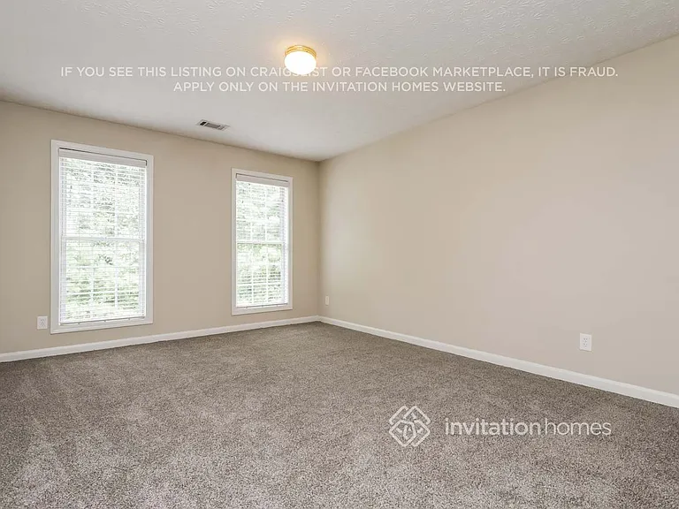 6658 Point Of Woods Dr — Photo 16