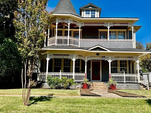 506 W Baylor St, Ennis, TX 75119