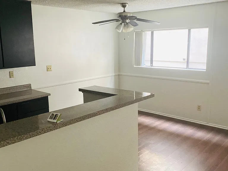 11312 Morrison St #21 — Photo 10