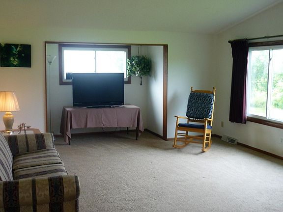 4th image of 32045 Teal Ave