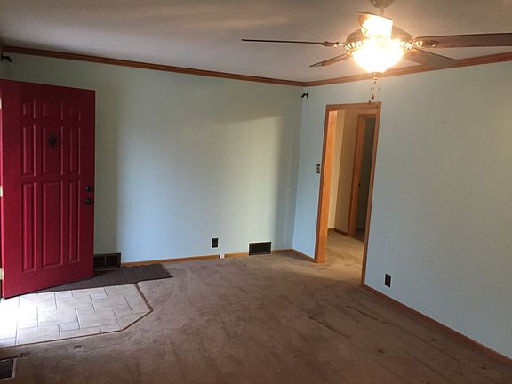 2nd image of 3277 Douglas St