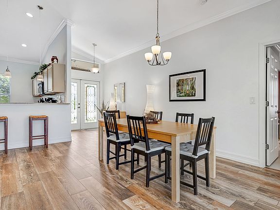 4th image of 23496 Olde Meadowbrook Cir