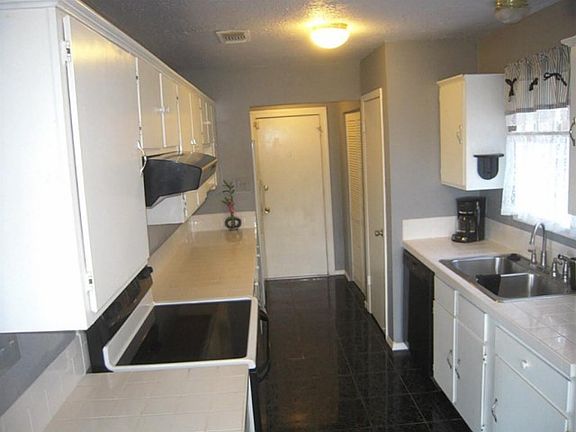 5th image of 10714 Ambergate Dr