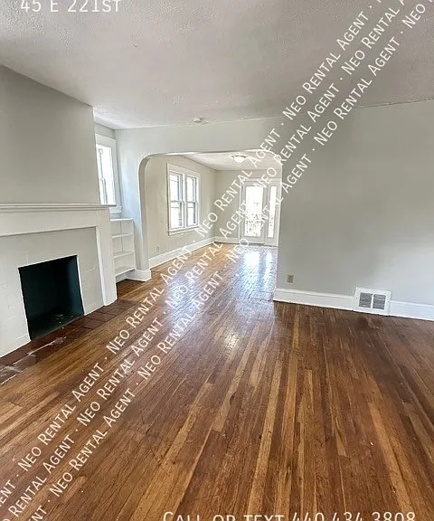 45 E 221st St — Photo 3