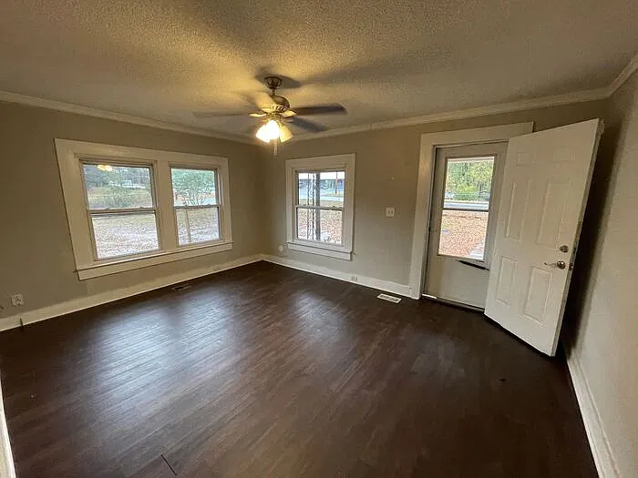3 bed, 2.0 bath, 948 sqft, $1,295 — Photo 4