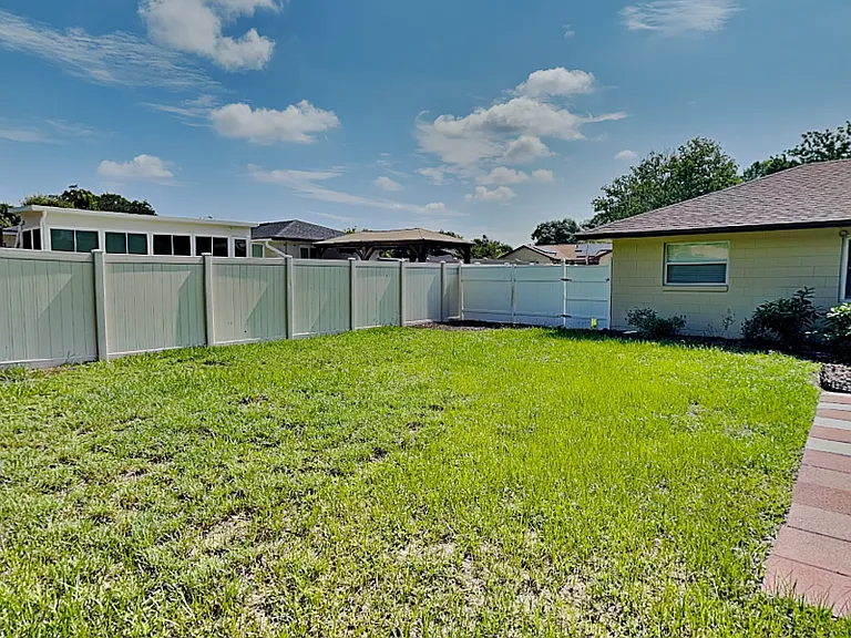 1016 Manchester Cir — Photo 20