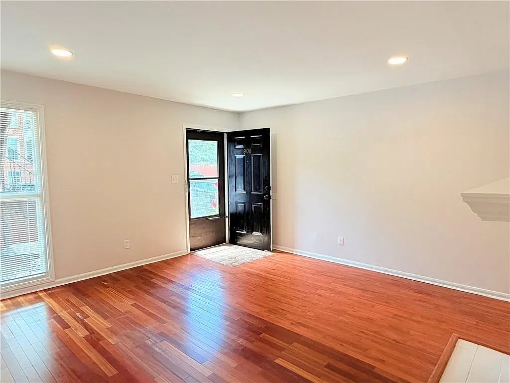 2 bed, 4.0 bath, 1147 sqft, $1,785 — Photo 3