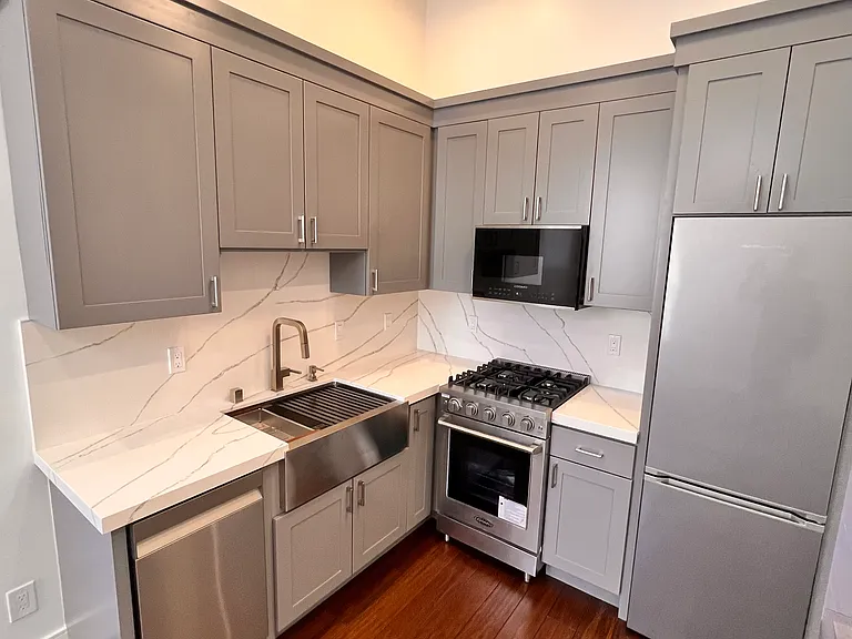 3275 Mission St #6 — Photo 4