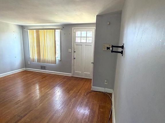 3rd image of 726 S Woodington Rd