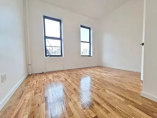 Rented by Dwelling NY Realty Inc | media 7