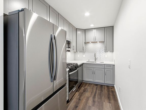 2nd image of 1703 Delaware St APT 2