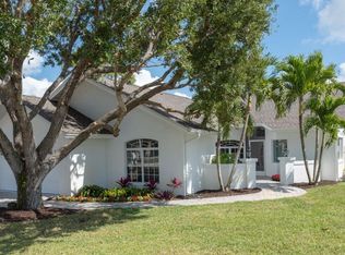 160 Cays Dr, Naples, FL 34114