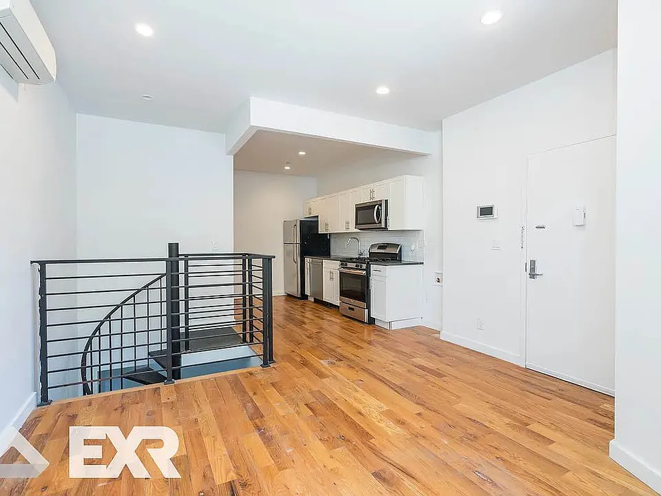 453 Irving Ave #1F