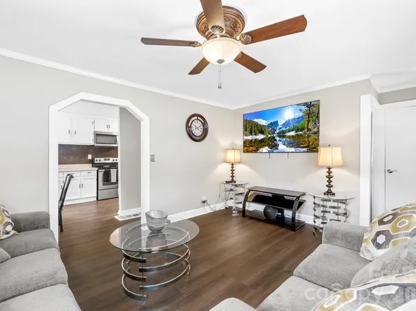 430 Arlington Cir NW, Lenoir, NC 28645