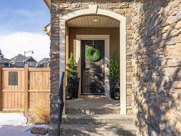 3rd image of 36 S Ascot Rise SW