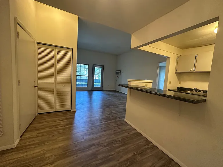 University Park Apartments near Cornell University — Photo 546