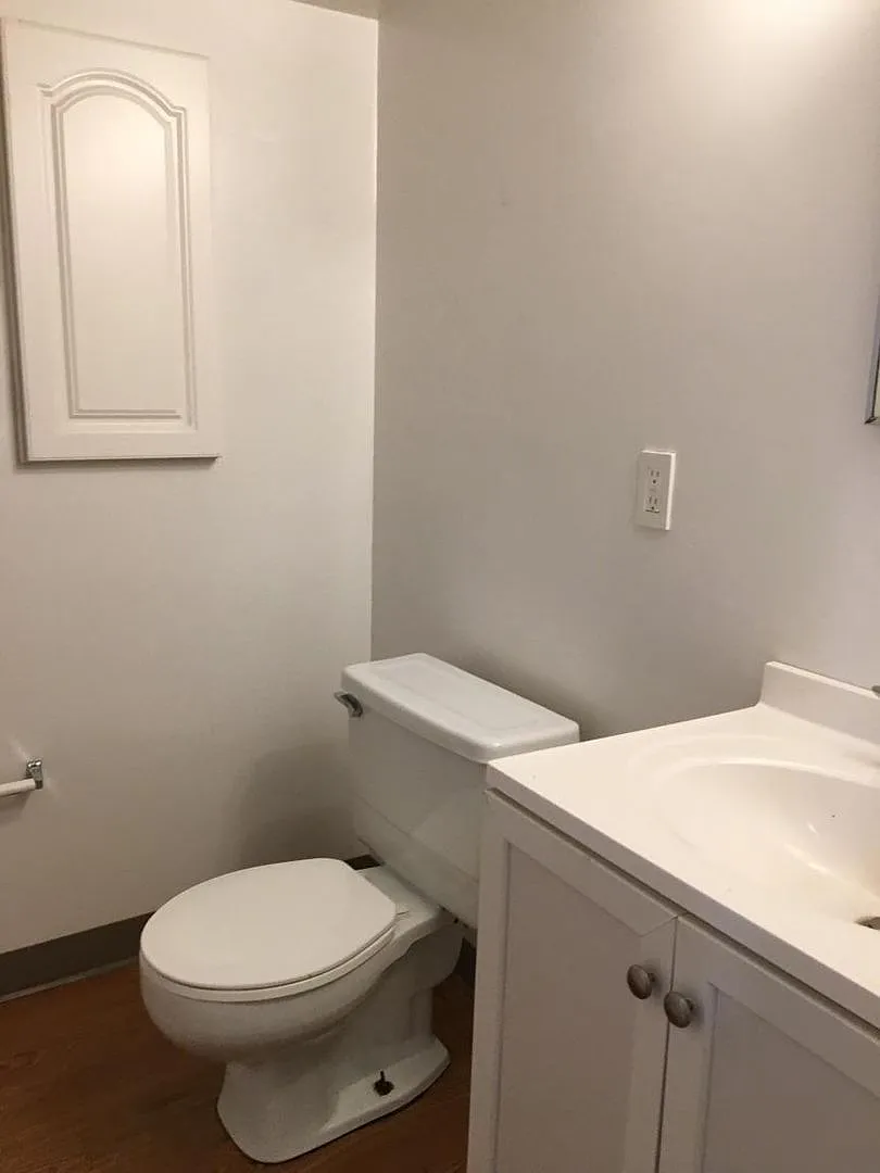 @bedrrom apartment in South Oakland — Photo 2