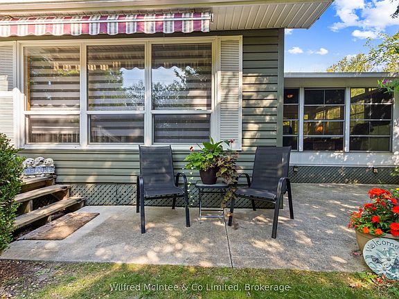 4th image of 32 Mohawk Dr