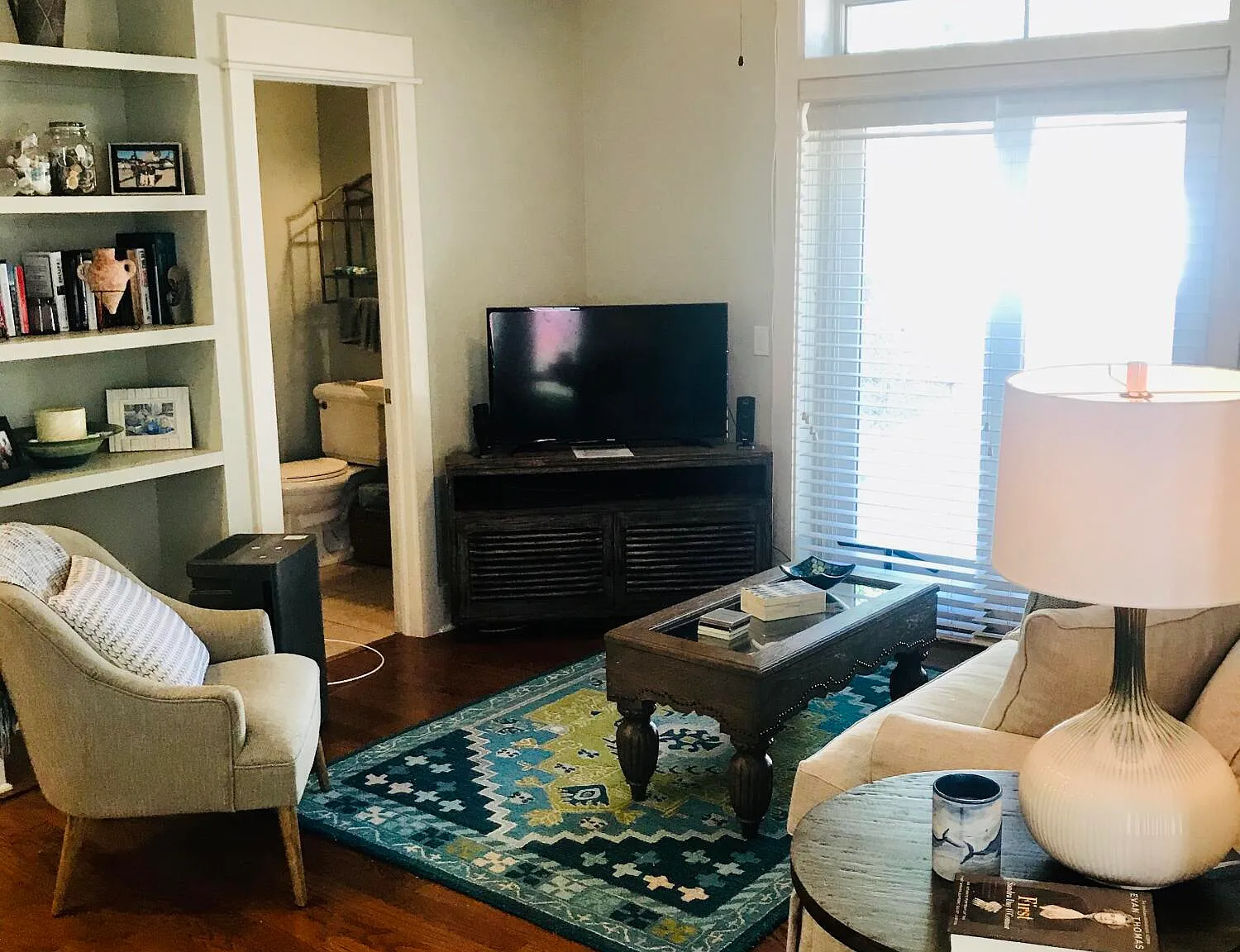 1 bed, 2.0 bath, 917 sqft, $5,500 — Photo 4