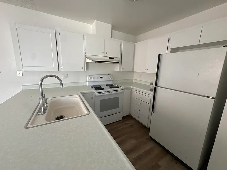144 Brophy St — Photo 9