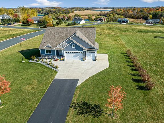 2nd image of 920 Amelia Ct NE