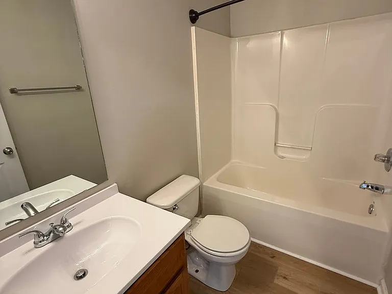 1043 Hogan Rd — Photo 16