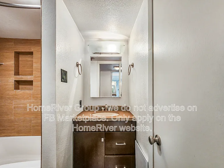 3131 Cummins St #15 — Photo 12