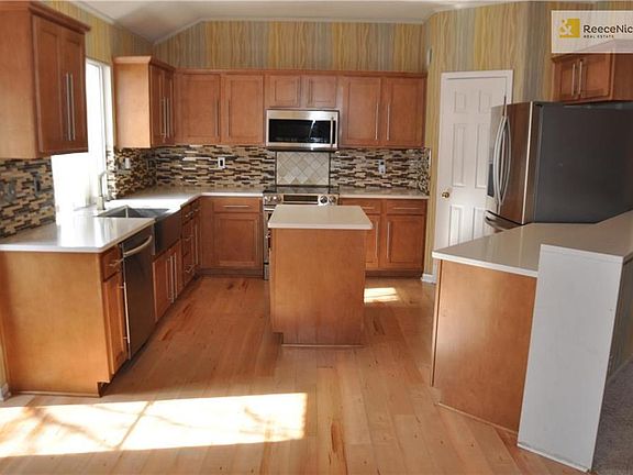 Beautiful kitchen with upgraded counter tops