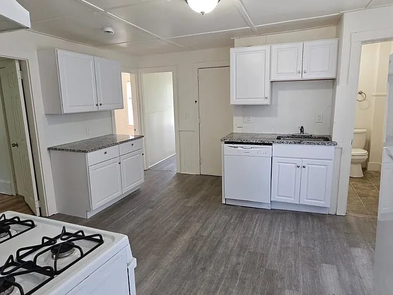 17 Forest Avenue Ct #3 — Photo 3