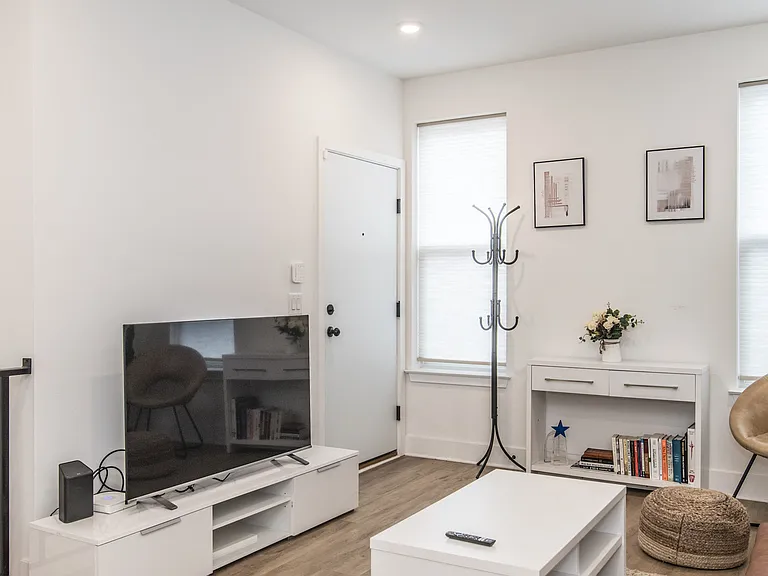 2435 W Master St #1A — Photo 16