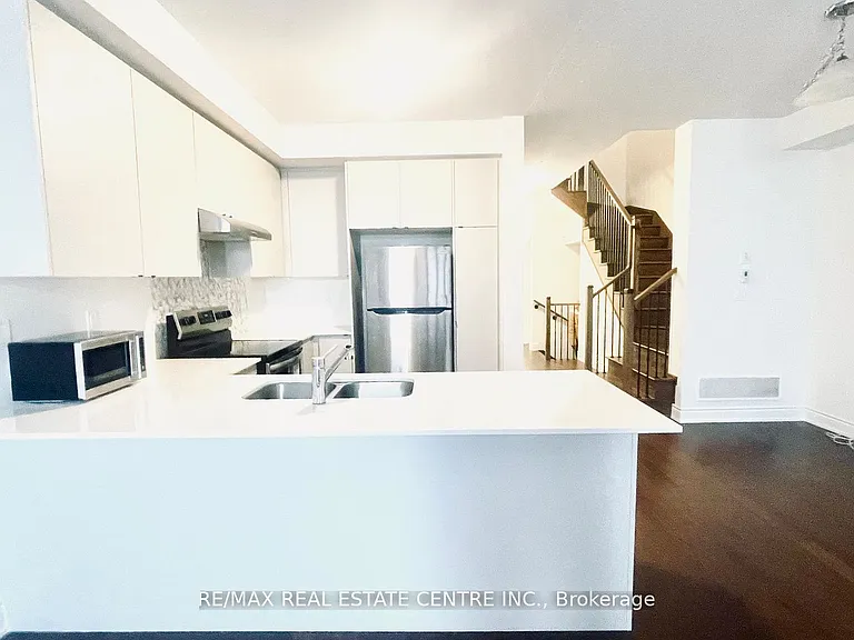 55 Bermondsey Way — Photo 2