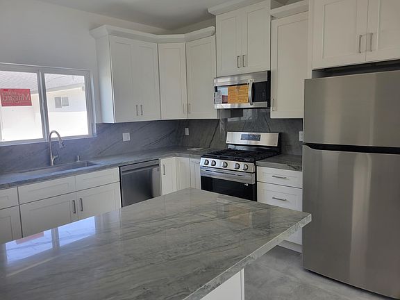 4th image of 13532 Hamlin St
