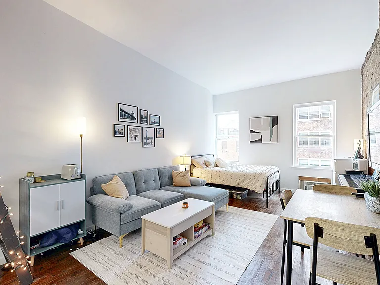 323 W 75th St #3D — Photo 3