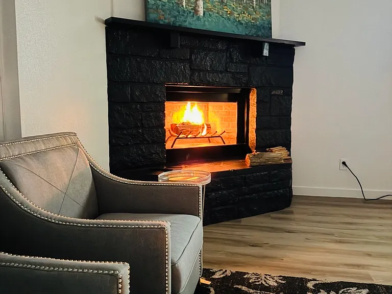 700 Newport Dr — Photo 3