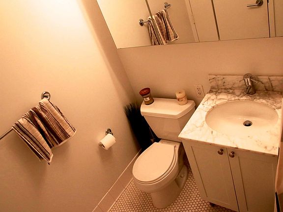 2nd image of 505 W 37th St APT 3904