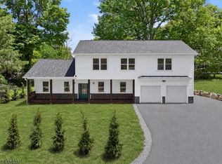 35 Stanhope Rd, Sparta, NJ 07871