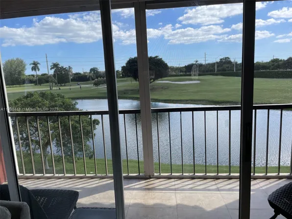 9320 S Hollybrook Lake Dr APT 303, Hollywood, FL 33025